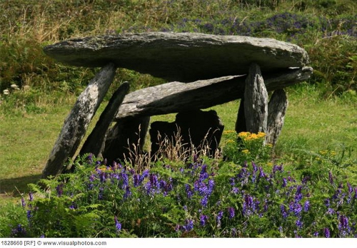 Make Your Own Outdoor Altar Space | www.stellaseaspirit.co.za